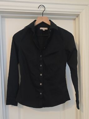Banana Republic - Classic Black Button-Down Shirt